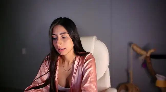 Snapshot of auroracaruso11 chatting on February 10, 12:19 am auroracaruso11 online show from February 10, 12:19 am