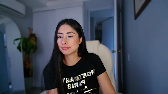 auroracaruso11 online show from October 26, 9:48 pm