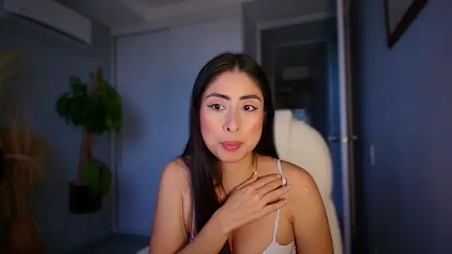 Snapshot of auroracaruso11 chatting on September 20, 10:37 pm auroracaruso11 online show from September 20, 10:37 pm