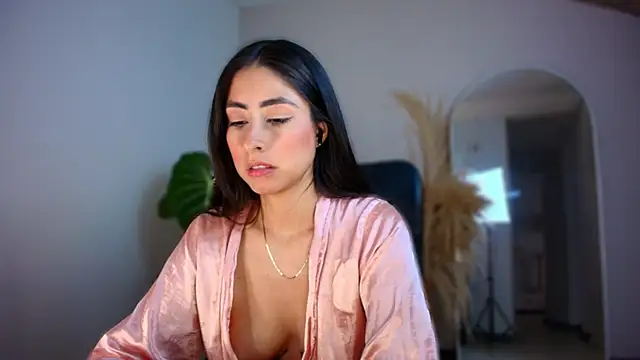 auroracaruso11 online show from December 2, 10:00 pm