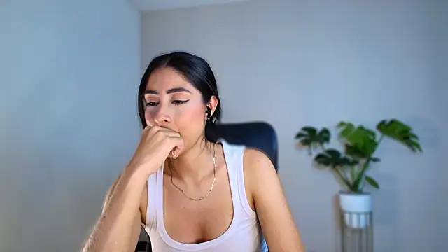 auroracaruso11 online show from January 15, 12:03 am