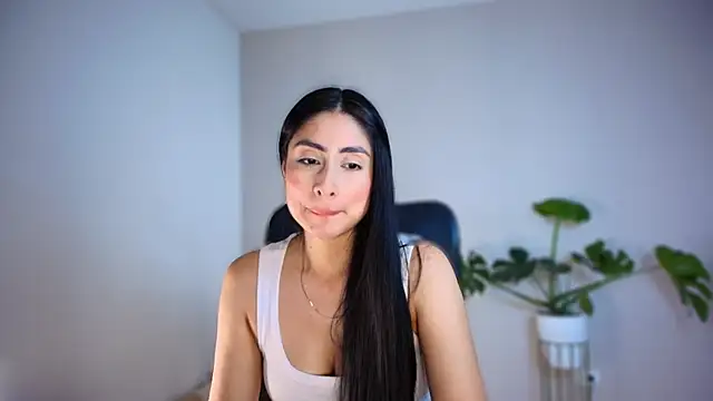 auroracaruso11 online show from March 24, 8:20 pm