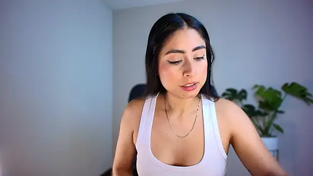 auroracaruso11 online show from January 15, 8:34 pm