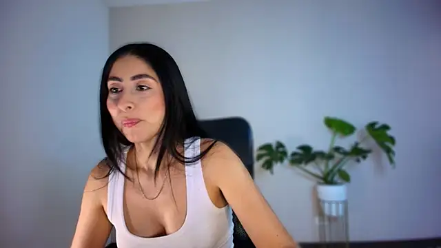 auroracaruso11 online show from February 19, 4:26 pm