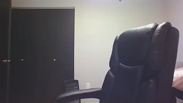 Snapshot of Stayinalive1992 chatting on March 29, 3:19 am Stayinalive1992 online show from March 29, 3:19 am