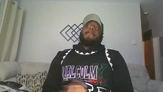 Snapshot of Stayinalive1992 chatting on February 12, 1:27 am Stayinalive1992 online show from February 12, 1:27 am