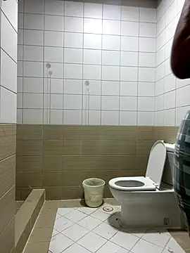 Layla-daloua online show from December 21, 9:15 pm