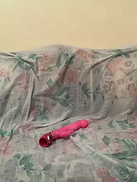 Snapshot of Layla-daloua chatting on October 5, 5:25 pm Layla-daloua online show from October 5, 5:25 pm