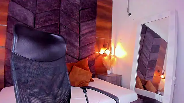 ParisFox  online show from March 12, 7:58 pm