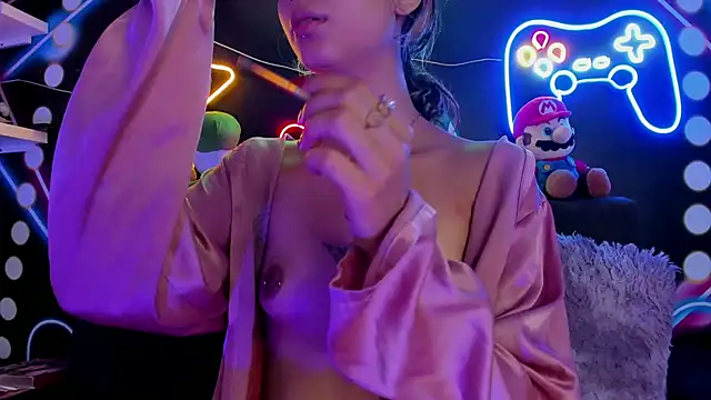 ParisFox  online show from March 18, 8:05 pm