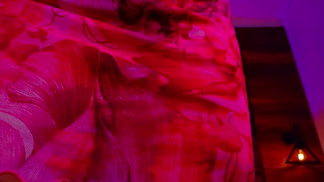 ParisFox  online show from February 7, 7:33 pm