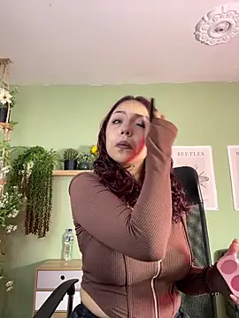 Snapshot of Liittleluaa_ chatting on September 17, 1:35 pm Liittleluaa online show from September 17, 1:35 pm