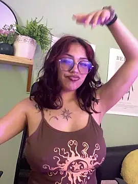 Snapshot of Liittleluaa_ chatting on March 1, 12:01 pm Liittleluaa online show from March 1, 12:01 pm