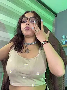 Snapshot of Liittleluaa_ chatting on January 28, 11:49 am Liittleluaa online show from January 28, 11:49 am