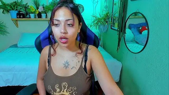 Snapshot of Liittleluaa_ chatting on October 3, 1:56 pm Liittleluaa online show from October 3, 1:56 pm