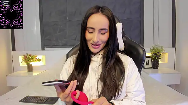 SaraGomez1 online show from December 21, 12:40 pm