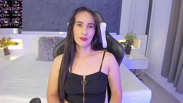 SaraGomez1 online show from December 14, 1:49 pm