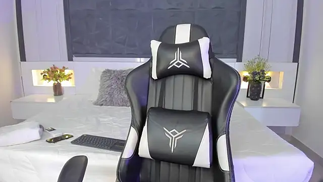 SaraGomez1 online show from November 1, 12:32 pm