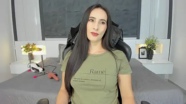 SaraGomez1 online show from November 6, 3:49 pm