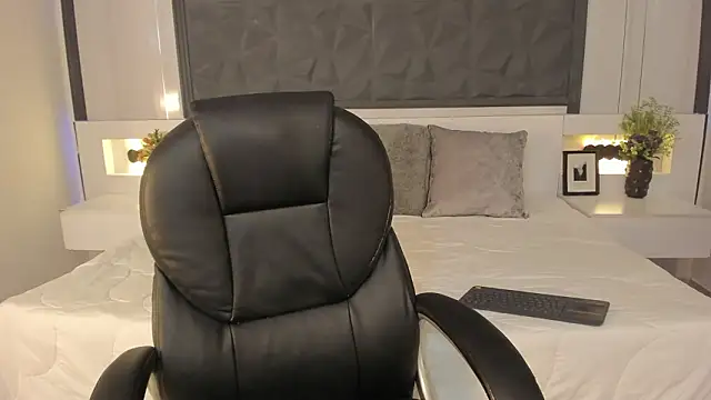 SaraGomez1 online show from February 26, 2:17 pm