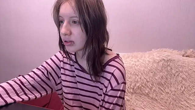 moundliicht1 online show from November 22, 8:40 pm