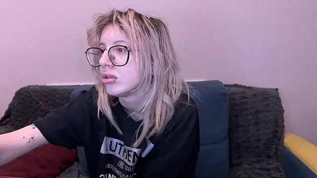 moundliicht1 online show from October 29, 8:30 pm