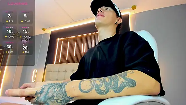 Lobo 17  online show from April 24, 3:41 am