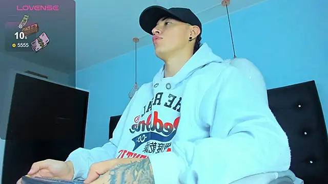 Lobo 17  online show from December 17, 3:33 am