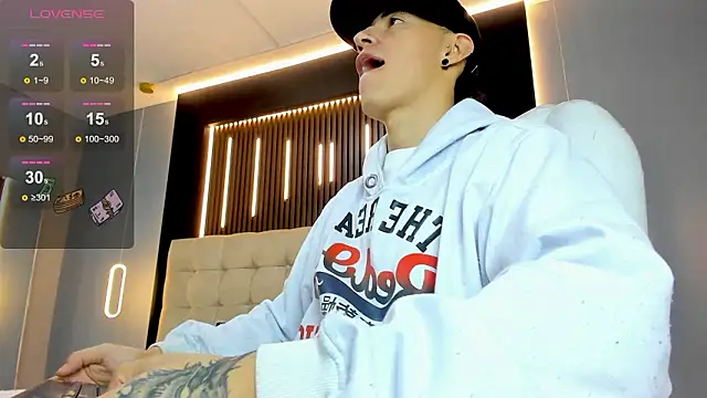 Lobo 17  online show from March 7, 3:46 am