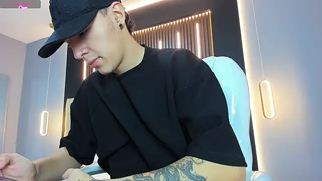 Lobo 17  online show from March 20, 3:18 am