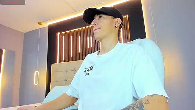 Lobo 17  online show from March 24, 3:39 am