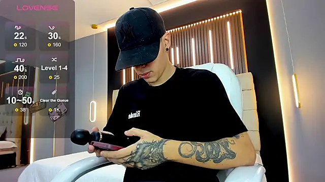 Lobo 17  online show from February 11, 10:53 pm