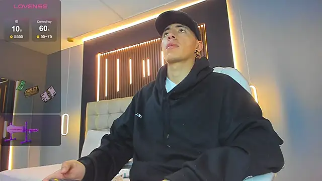 Lobo 17  online show from March 11, 3:33 am