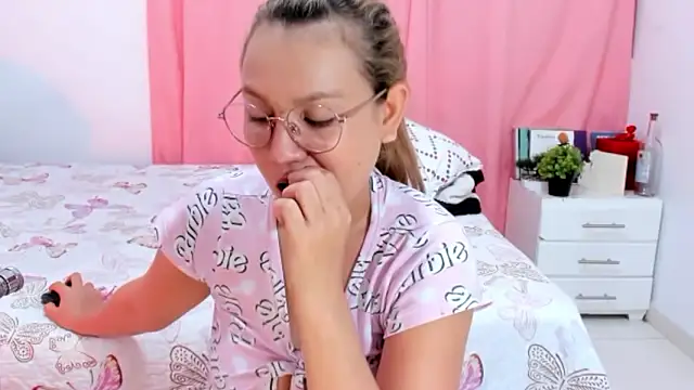 Snapshot of Annaraquel_ chatting on February 2, 9:47 pm Annaraquel online show from February 2, 9:47 pm