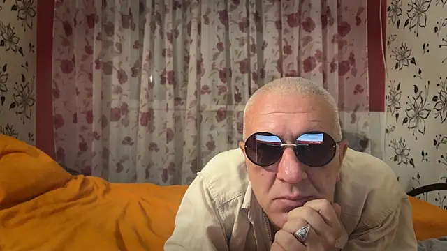 Snapshot of StellarTeam chatting on October 26, 9:04 pm StellarTeam online show from October 26, 9:04 pm