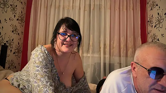 Snapshot of StellarTeam chatting on February 2, 8:19 pm StellarTeam online show from February 2, 8:19 pm