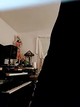 QcMisterv13 online show from February 10, 1:15 am