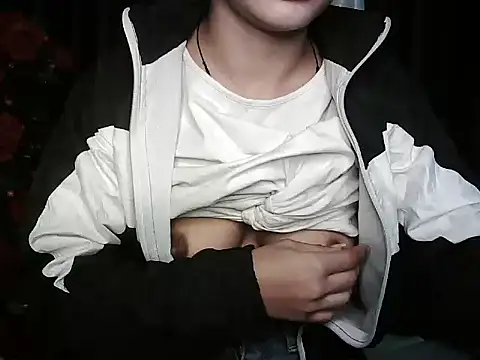 Snapshot of Gulabo_143 chatting on February 12, 6:40 am Gulabo 143 online show from February 12, 6:40 am