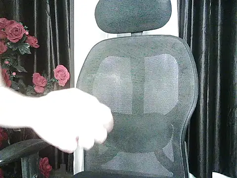 Snapshot of Gulabo_143 chatting on February 16, 4:09 am Gulabo 143 online show from February 16, 4:09 am