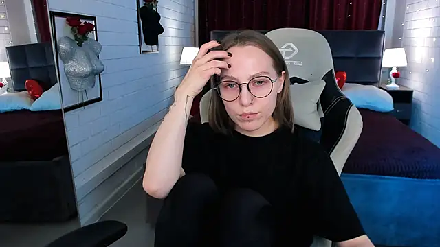 Snapshot of AphexQueen chatting on March 20, 3:25 pm AphexQueen online show from March 20, 3:25 pm