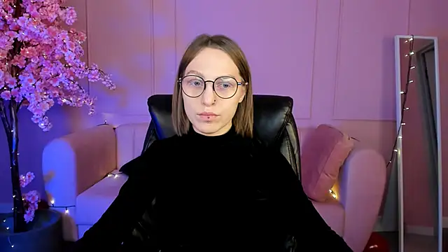 Snapshot of AphexQueen chatting on February 21, 1:11 pm AphexQueen online show from February 21, 1:11 pm