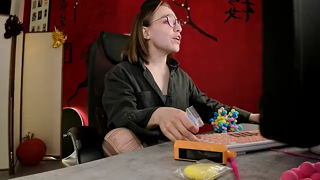 Snapshot of AphexQueen chatting on March 8, 7:20 pm AphexQueen online show from March 8, 7:20 pm