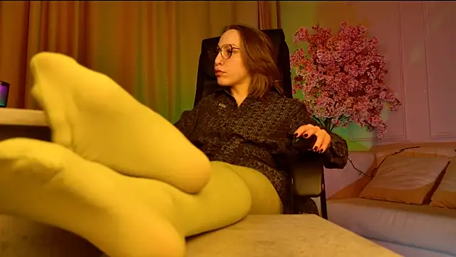 Snapshot of AphexQueen chatting on October 15, 10:12 am AphexQueen online show from October 15, 10:12 am