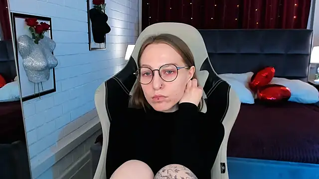 Snapshot of AphexQueen chatting on March 20, 12:22 pm AphexQueen online show from March 20, 12:22 pm