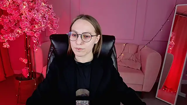 Snapshot of AphexQueen chatting on March 14, 4:19 pm AphexQueen online show from March 14, 4:19 pm