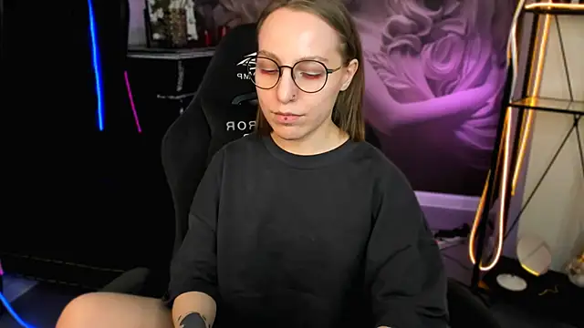 Snapshot of AphexQueen chatting on February 14, 4:09 pm AphexQueen online show from February 14, 4:09 pm