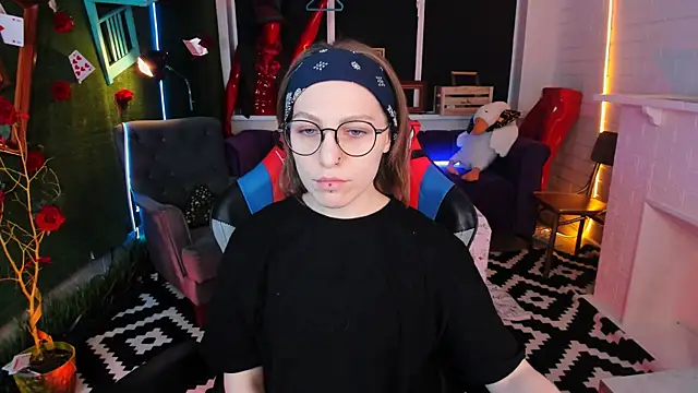 Snapshot of AphexQueen chatting on March 13, 3:50 pm AphexQueen online show from March 13, 3:50 pm