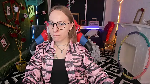 Snapshot of AphexQueen chatting on February 26, 1:11 pm AphexQueen online show from February 26, 1:11 pm