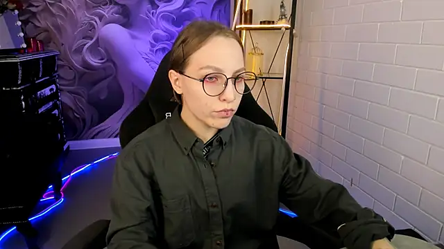 Snapshot of AphexQueen chatting on February 27, 3:15 pm AphexQueen online show from February 27, 3:15 pm