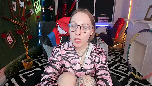 Snapshot of AphexQueen chatting on February 26, 4:16 pm AphexQueen online show from February 26, 4:16 pm